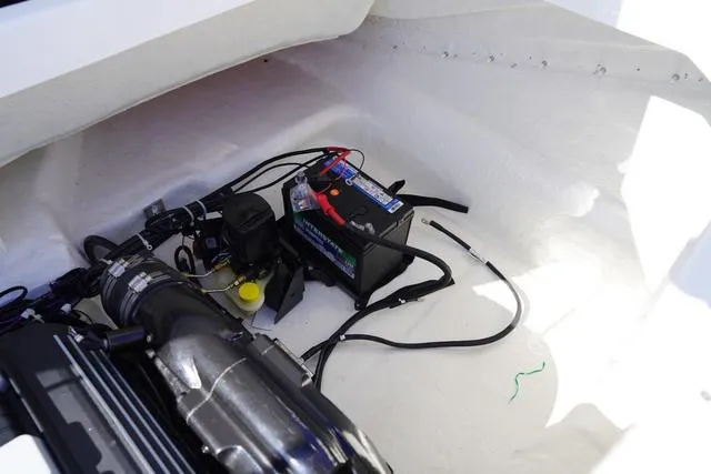 Slide: The Image of Bayliner V20i 2025 - 32