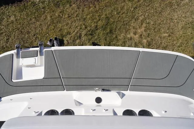 Slide: The Image of Bayliner V20i 2025 - 33