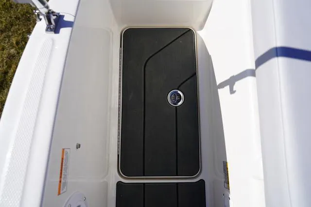 Slide: The Image of Bayliner V20i 2025 - 34