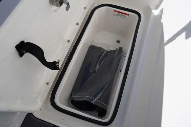 Slide: The Image of Bayliner V20i 2025 - 35