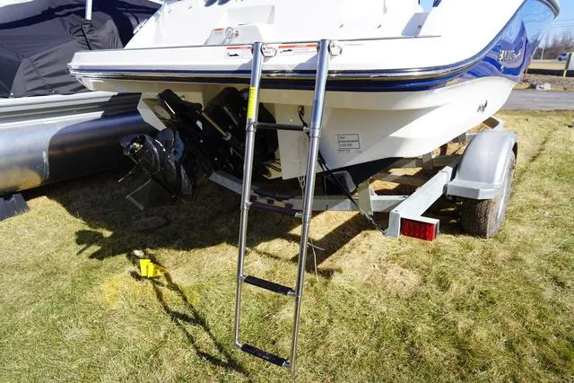 Slide: The Image of Bayliner V20i 2025 - 4