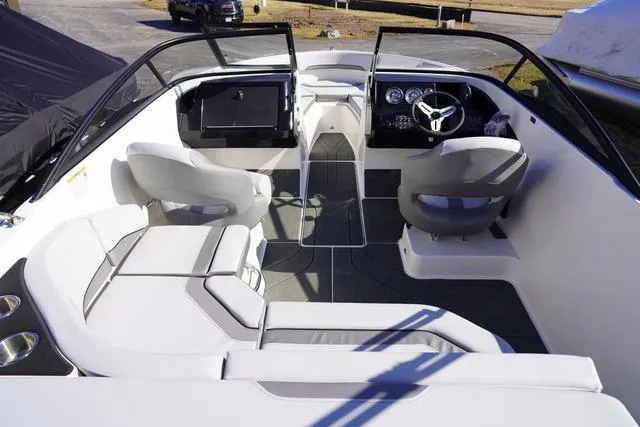 Slide: The Image of Bayliner V20i 2025 - 5