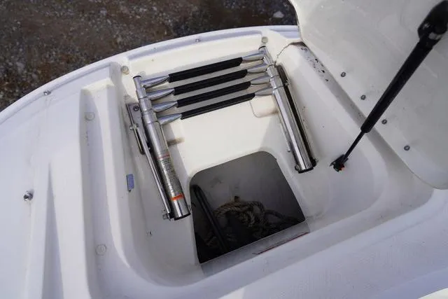 Slide: The Image of Sea Ray 240 Sundeck 2011 - 10