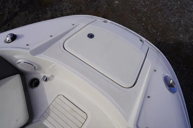 Slide: The Image of Sea Ray 240 Sundeck 2011 - 11