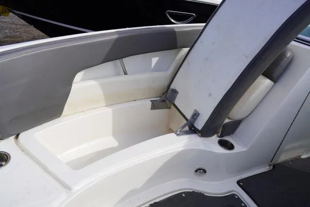 Slide: The Image of Sea Ray 240 Sundeck 2011 - 15