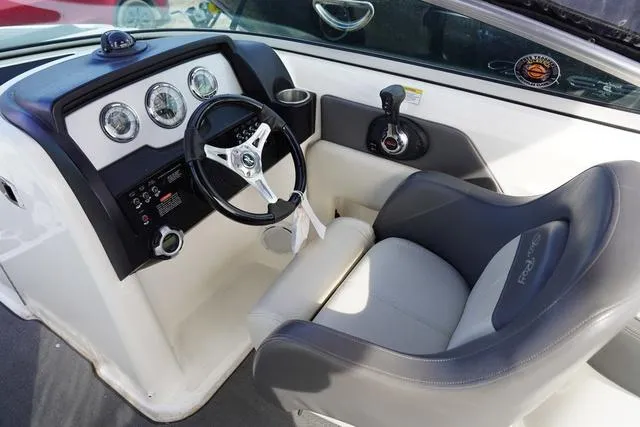 Slide: The Image of Sea Ray 240 Sundeck 2011 - 18