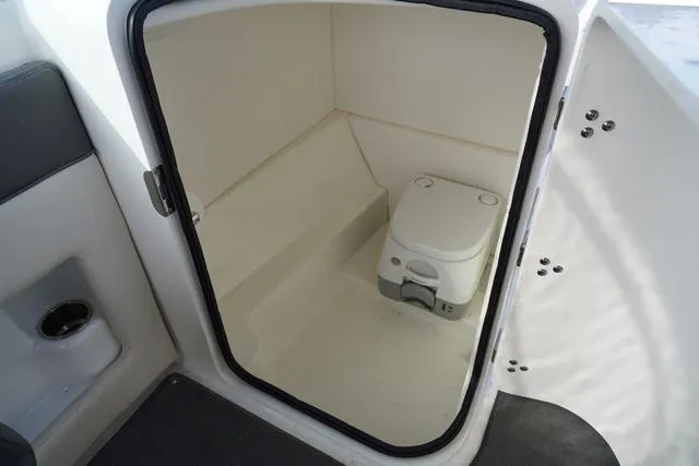 Slide: The Image of Sea Ray 240 Sundeck 2011 - 24