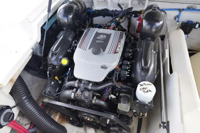 Slide: The Image of Sea Ray 240 Sundeck 2011 - 29