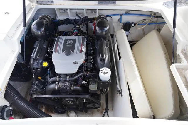 Slide: The Image of Sea Ray 240 Sundeck 2011 - 30