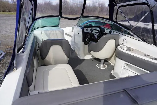 Slide: The Image of Sea Ray 240 Sundeck 2011 - 4