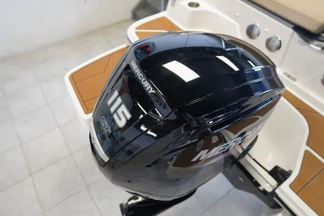 Slide: The Image of Bayliner D20 2025 - 10