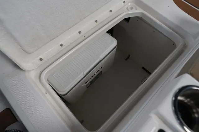 Slide: The Image of Bayliner D20 2025 - 12