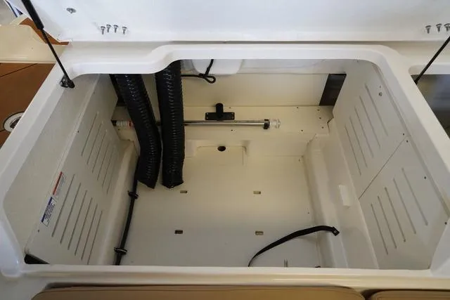 Slide: The Image of Bayliner D20 2025 - 15