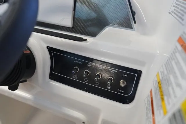 Slide: The Image of Bayliner D20 2025 - 22