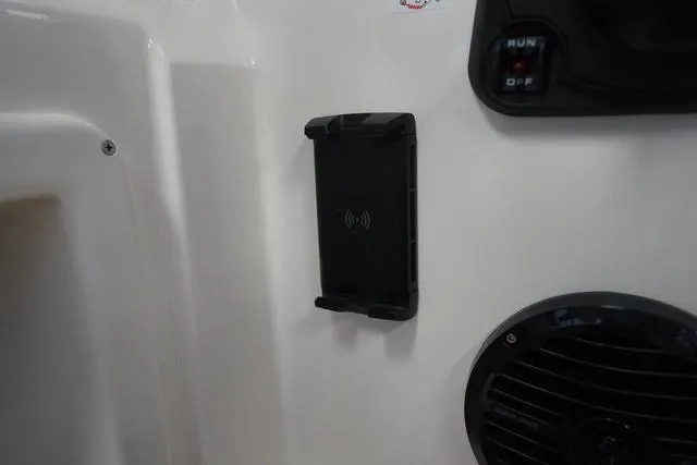 Slide: The Image of Bayliner D20 2025 - 27