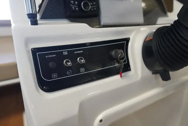 Slide: The Image of Bayliner D20 2025 - 28