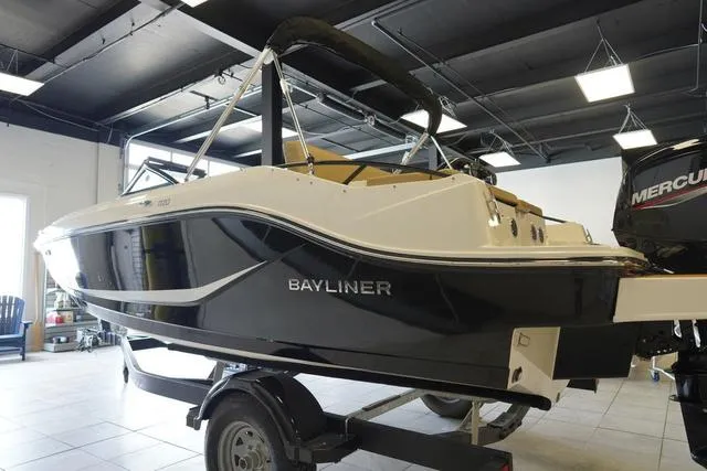 Slide: The Image of Bayliner D20 2025 - 3