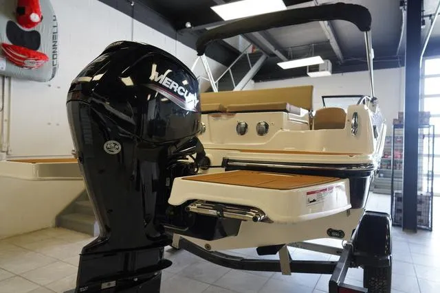 Slide: The Image of Bayliner D20 2025 - 4