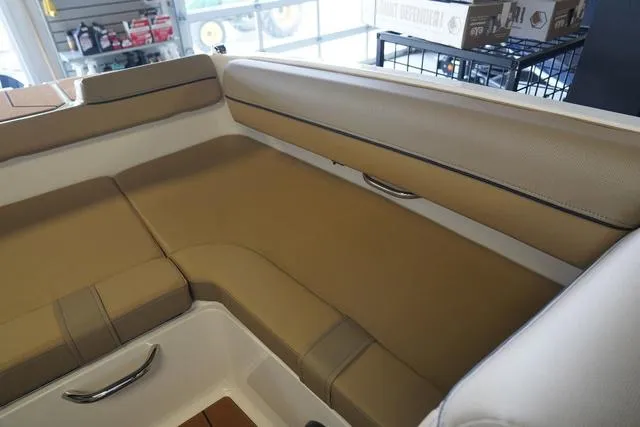 Slide: The Image of Bayliner D20 2025 - 45