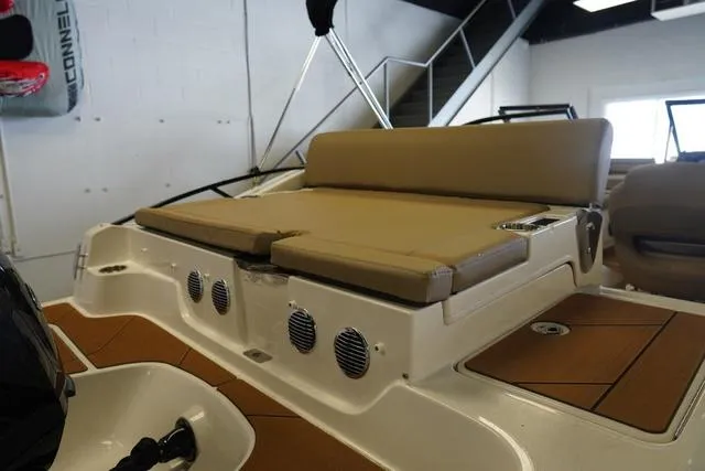 Slide: The Image of Bayliner D20 2025 - 48