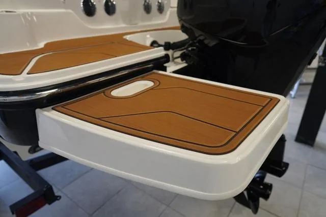 Slide: The Image of Bayliner D20 2025 - 49