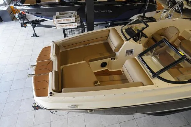 Slide: The Image of Bayliner D20 2025 - 7