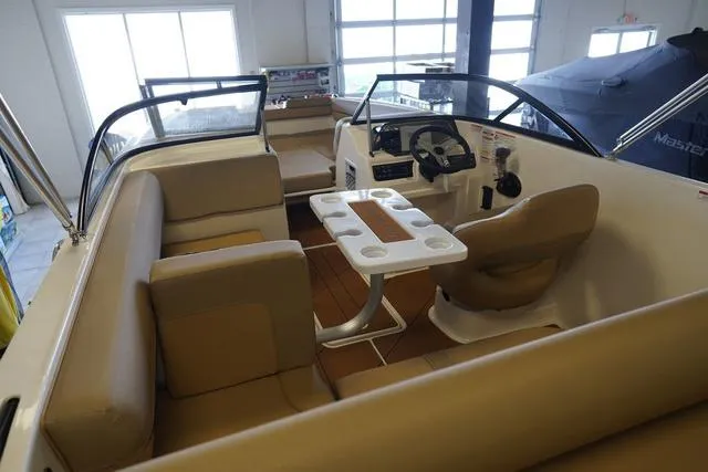 Slide: The Image of Bayliner D20 2025 - 8