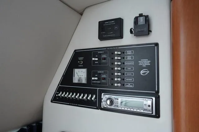 Slide: The Image of Crownline Boats 250cr 2008 - 16