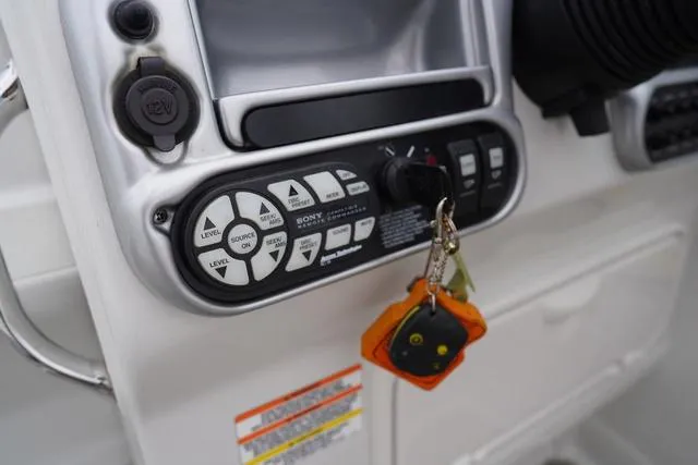 Slide: The Image of Crownline Boats 250cr 2008 - 30