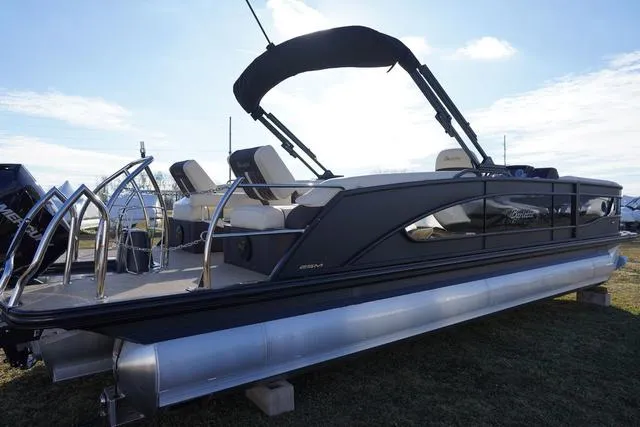 Slide: The Image of Barletta Lusso L25M 2024 - 15