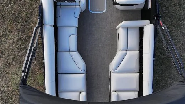 Slide: The Image of Barletta Lusso L25M 2024 - 18