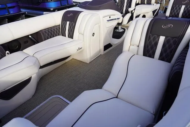 Slide: The Image of Barletta Lusso L25M 2024 - 27