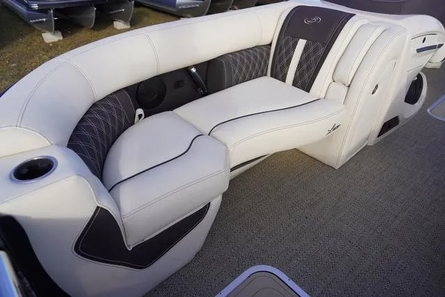 Slide: The Image of Barletta Lusso L25M 2024 - 31