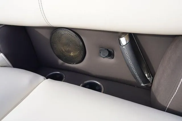 Slide: The Image of Barletta Lusso L25M 2024 - 33