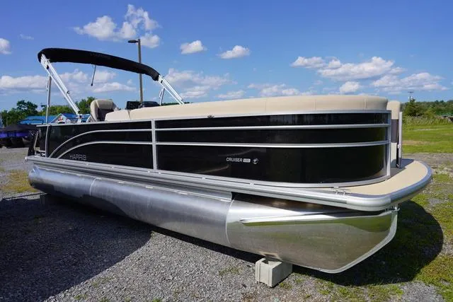 Slide: The Image of Harris Cruiser 230 FC 2025 - 1