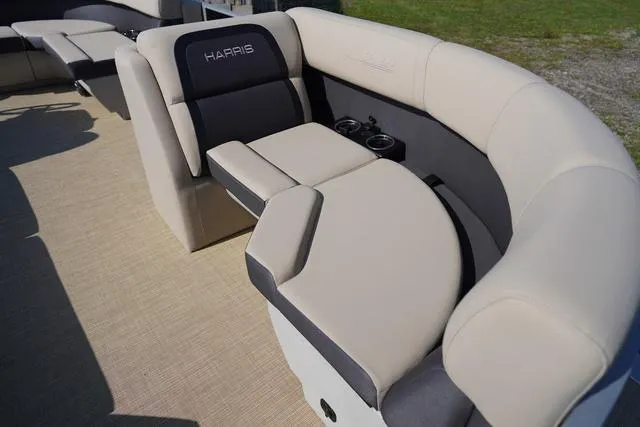 Slide: The Image of Harris Cruiser 230 FC 2025 - 13