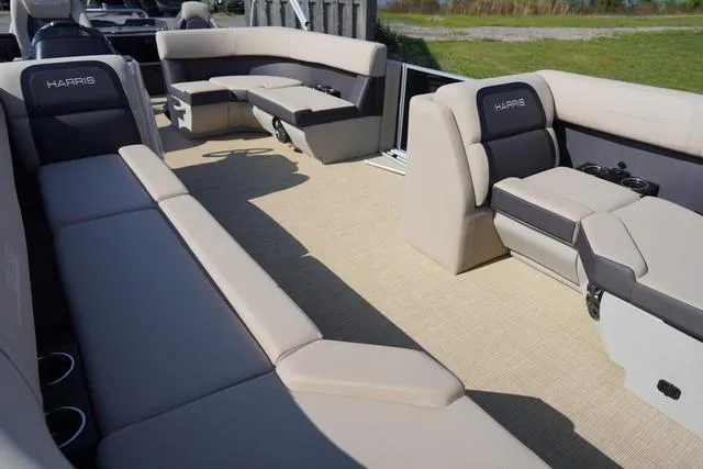 Slide: The Image of Harris Cruiser 230 FC 2025 - 14