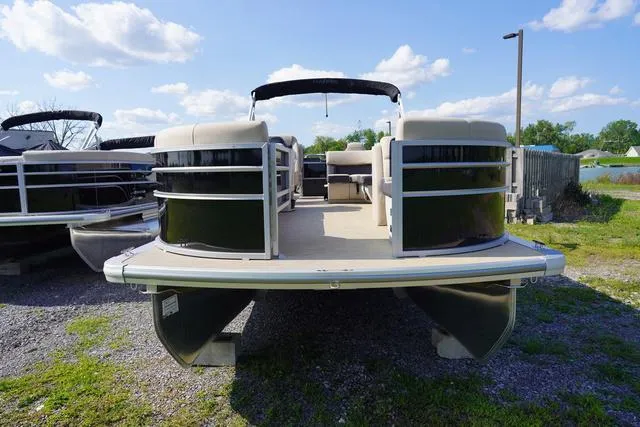 Slide: The Image of Harris Cruiser 230 FC 2025 - 2