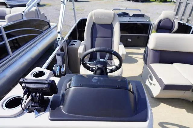 Slide: The Image of Harris Cruiser 230 FC 2025 - 21