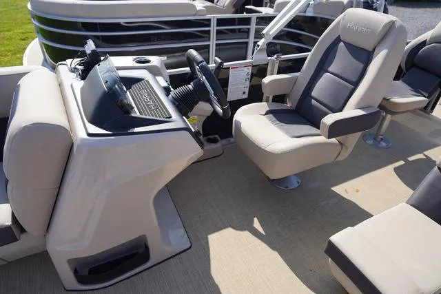 Slide: The Image of Harris Cruiser 230 FC 2025 - 22