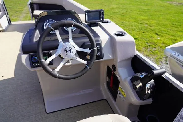 Slide: The Image of Harris Cruiser 230 FC 2025 - 25