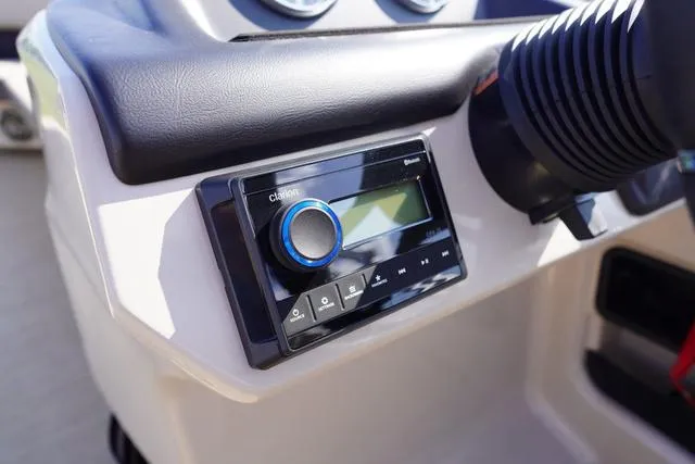 Slide: The Image of Harris Cruiser 230 FC 2025 - 27