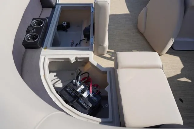 Slide: The Image of Harris Cruiser 230 FC 2025 - 32