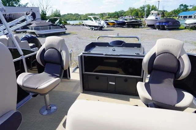 Slide: The Image of Harris Cruiser 230 FC 2025 - 33