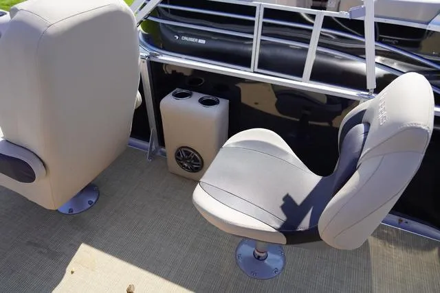 Slide: The Image of Harris Cruiser 230 FC 2025 - 35