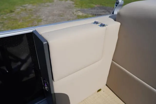 Slide: The Image of Harris Cruiser 230 FC 2025 - 36