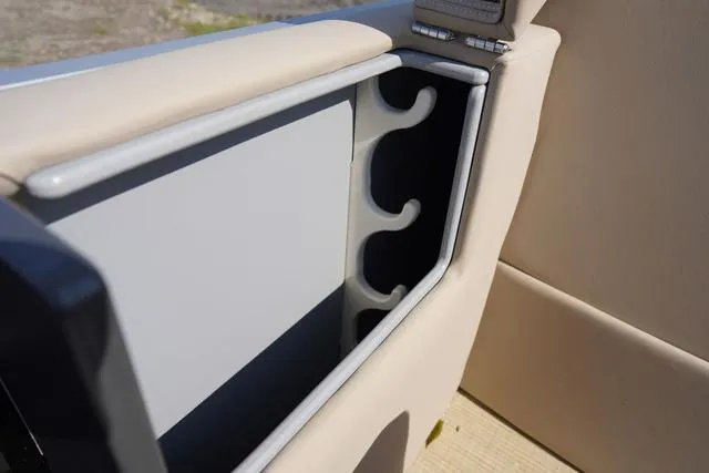 Slide: The Image of Harris Cruiser 230 FC 2025 - 37