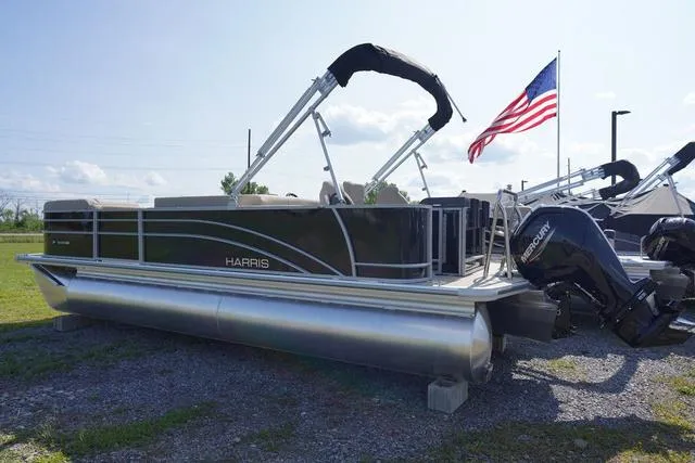 Slide: The Image of Harris Cruiser 230 FC 2025 - 4