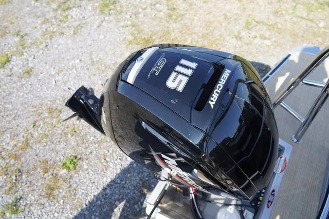 Slide: The Image of Harris Cruiser 230 FC 2025 - 7