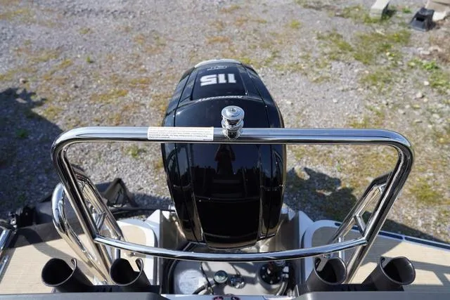 Slide: The Image of Harris Cruiser 230 FC 2025 - 8